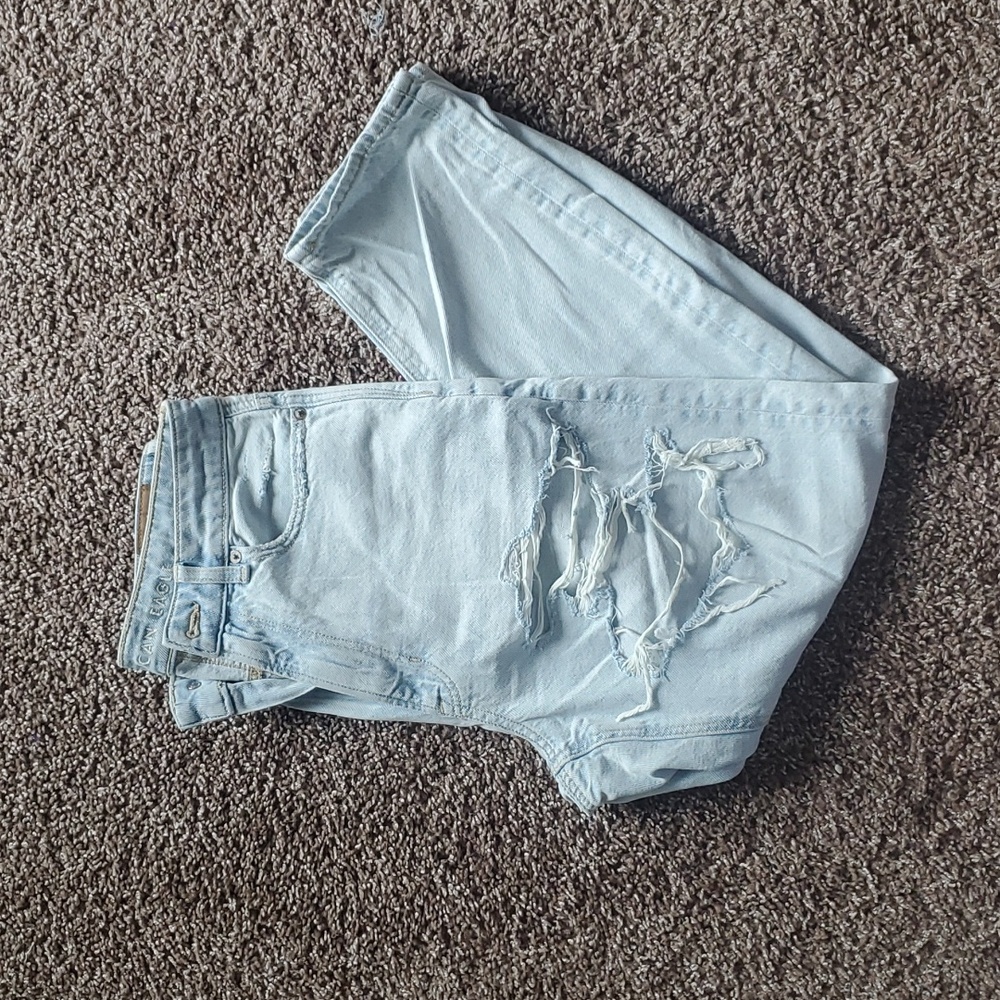 AMERICAN EAGLE Womens HighRise Light Wash Distressed Mom Jeans